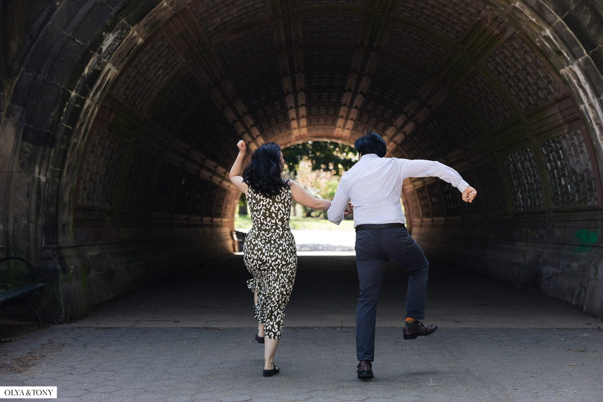 cherry blossom engagement photos in brooklyn botanic garden 24
