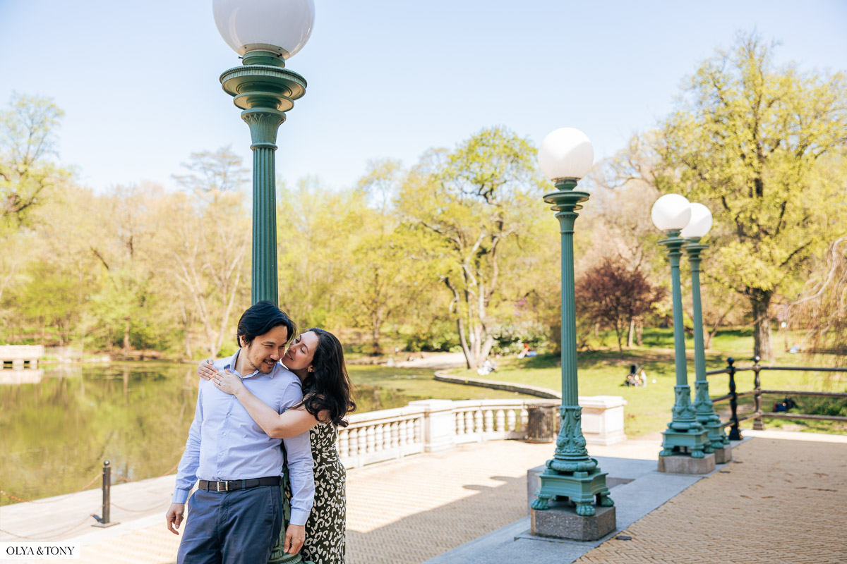 cherry blossom engagement photos in brooklyn botanic garden 30