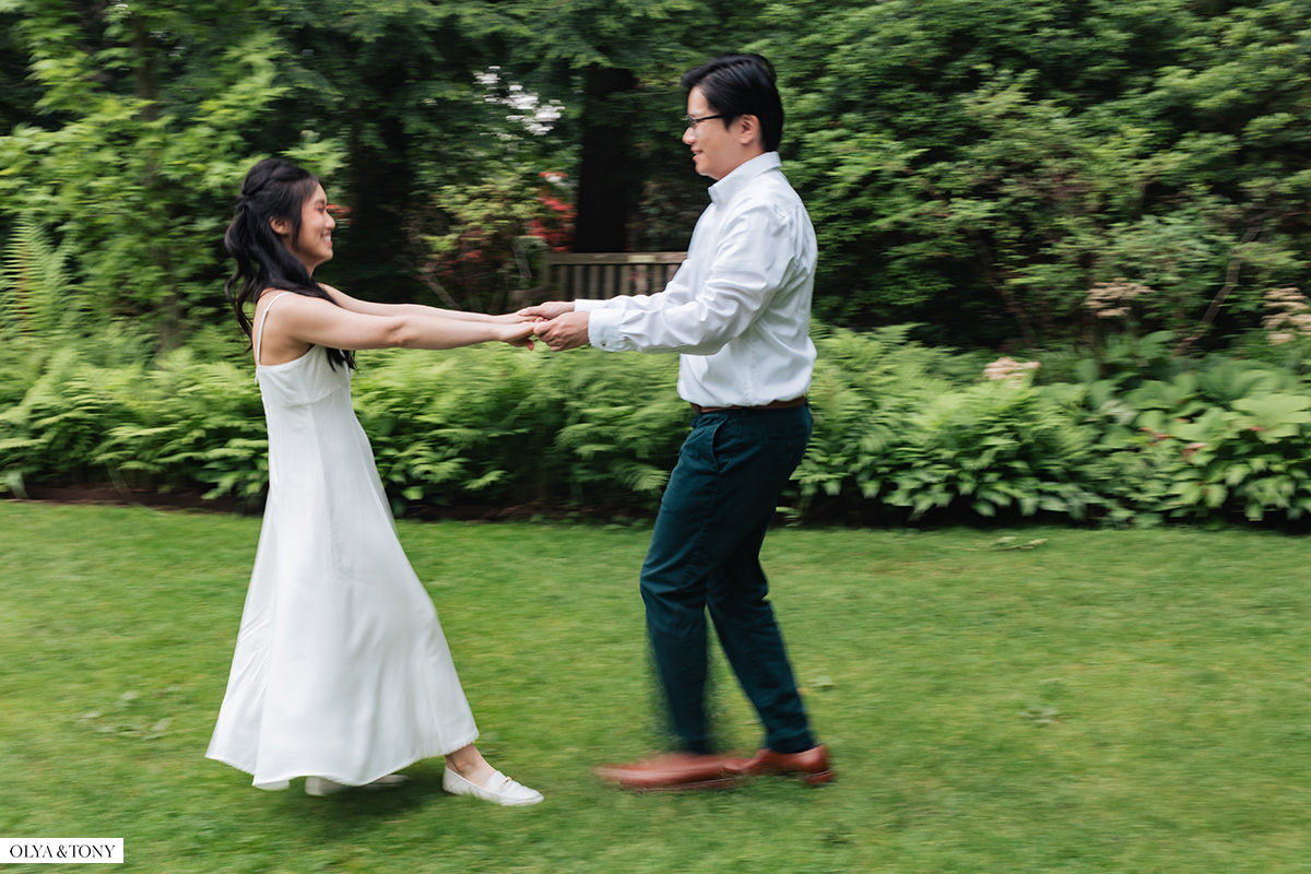 engagement photos at van vleck house gardens 18